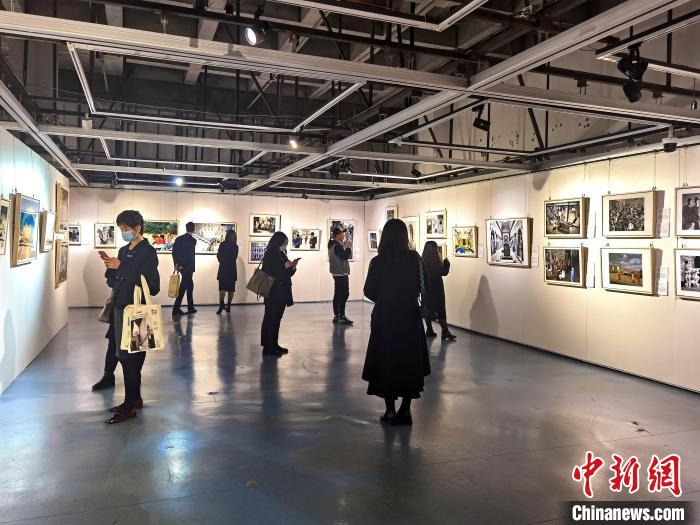 75位意大利著名摄影师作品亮相重庆 展示百余年历史变迁